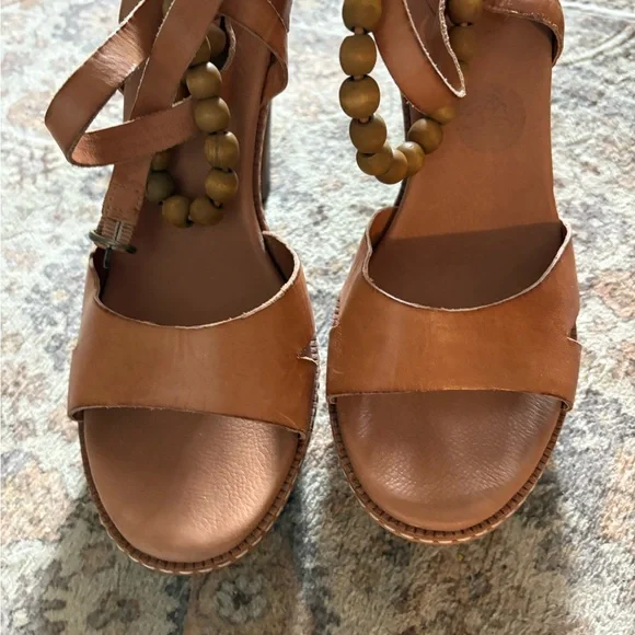 Elegant Brown Women's Sandals, UGG Naima Beaded Wooden plataform Sandals - Picture 2 of 6